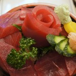 優寿司 - 鉄火丼うえからみたところ