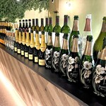 APU ゴルフカフェ＆バー - たくさんChampagneそろえています