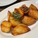 Burger POLICE - 男爵芋のロースト。ホクホクで美味しい。