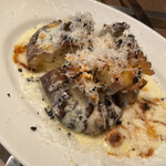 Burger POLICE - 王様しいたけ。しいたけ自体も、ソースもチーズもめっちゃ美味しかった。