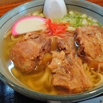 Okinawa Soba - 大きなソーキが３つも入って満腹になります