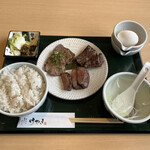 仙台牛たん けやき - 牛タン３種盛り定食（税込み２３９８円）