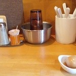 麺屋 極鶏 - カウンター席の上～♪　(^o^)丿