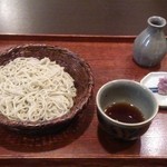 手打そば 吟 - せいろ（@750円）紫辛味大根添