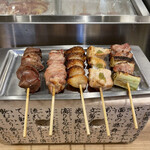 金魚鉢 - 焼き鳥盛り合わせ　どれもうまし！