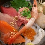 Maguro ichiba - 海七丼（830円）