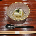 割烹 隆 - お昼のコース９６８０円。養老羹。山芋は粗くすりおろしたものを固めてあります。滑らかな食感の中にザクザクとした歯応えもあり、味付けと食感で楽しめます（╹◡╹）（╹◡╹）