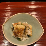 割烹 隆 - お昼のコース９６８０円。鰻と青長唐辛子の飯蒸し。白焼きにした鰻を揚げ、飯蒸しに仕上げたものです。ホクホクの鰻がたまらない一品です（╹◡╹）（╹◡╹）