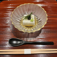 割烹 隆 - お昼のコース９６８０円。養老羹。山芋は粗くすりおろしたものを固めてあります。滑らかな食感の中にザクザクとした歯応えもあり、味付けと食感で楽しめます（╹◡╹）（╹◡╹）
