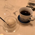 ラ ココット - 食後のデザートはソルトアイスとコーヒーでした。
