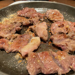 げんや - 焼き上がるツラミ