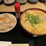 Fumiyoshi - 鶏卵うどんと炊き込みご飯で760円です