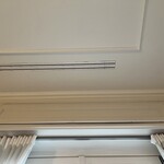 Balzer - 空調は天井の端に吹出し口がある。天井はスッキリしている