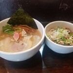 麺処丹治 - 塩ラーメンにミニチャーシュー丼