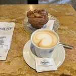 Balzer - 犬と散歩しているイタリア人と同じ朝食(colazione)は