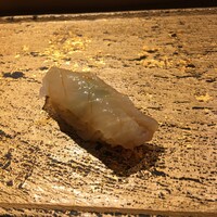 SUSHI TOKYO TEN、 新宿店 - ヒラメ昆布締め