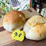 Ahiru No Pan Yasan - あんバターパンに、ツナパン。ずっしり重くボリューミー！