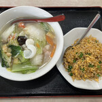 香満園 - 海鮮ラーメンに金華炒飯