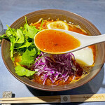 うずとかみなり - 磨き上げられたベースのスープに酸味と辛味を加え、複雑な味に