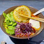 うずとかみなり - スライスされたレモン