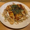 よっちゃん - うどん肉玉に青しそとチーズのトッピング