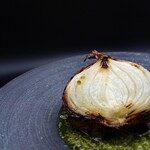 Carefully roast Awajishima onions in the oven for 60 minutes.