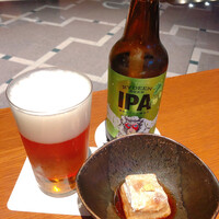 Japanese Restaurant KINZA - 八海山ライディーンIPAとお通しの焼きごま豆腐