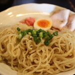 煮干結社 - 麺はツヤツヤ