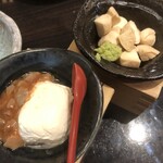 日本酒原価酒蔵 - 酒盗チーズ(540円）とモッツァレラチーズの醤油漬け(650円）はお勧め！