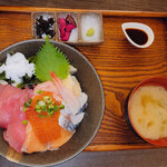 四ツ橋・新町 牡蠣と肉たらしビストロAKIRA - 本日の海鮮7色丼