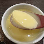 ゆう心 - なめらかな舌触りと口溶け…口いっぱいに広がるとうもろこしの素材の甘さと旨味！優しいお出汁の餡と絶妙なバランスの茶碗蒸しです…♡