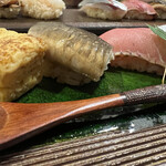 ゆう心 - 熟成させた穴子…煮ツメが塗られ、ふんわりトロトロ。