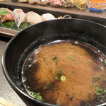 ゆう心 - ◇お椀　／青島のカネナ醤油の麦味噌を使ったお味噌汁。(カネナ醤油は創業明治10年の老舗です)