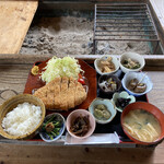 旬菜料理 山もも - 