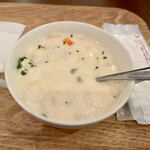 クアアイナ - クラムチャウダー　一口食べちゃった