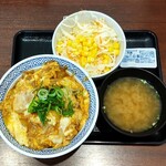 Yoshinoya - 親子丼￥437＋サラダセット￥162(税込)