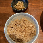 助六 - 炊き込みご飯150円