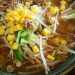そば処 久楽 - 角度を変えてパチリ♪  「麺」も「スープ」も「具」もたっぷり！！ よく見ると「チャーシュー」のカット☆が若干変わったような( ゜o゜)