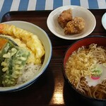そば処 久楽 - 丼の蓋を開けて…パチリ♪