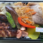 天然本マグロ丼専門店 司 - ご飯が見えません