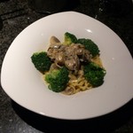 Deli＆Bar 秀 - 牡蠣とブロッコリーのクリーム生パスタ、牡蠣の香りが美味しいパスタです