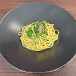 A e B - イタリアンパセリのペペロンチーノ