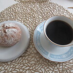 MOKICHI珈琲 - 赤ワインブレッド、今度は茶こしで強力粉をきちんと振ります、味的には問題なかったです。