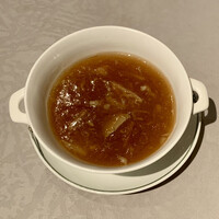 中国飯店 富麗華 - フカヒレの醤油煮込みスープ