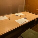 Shokusaichi Hiro - すだれで仕切られている半個室のお席です。
