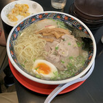 あじさい - 看板商品の塩ラーメン