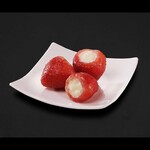 Condensed milk strawberries (3 pieces)
