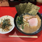 ラーメン 杉田家 - ラーメン(並) 750円　まぶし丼 180円