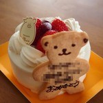 菓樹工房萌 - 可愛らしい3号ホールケーキ♪ちゃんとイチゴが載ってます。