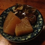 Mingei Chaya Sarutan - お通し（ふぐの煮こごりと大根煮）